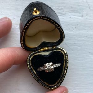 14K white gold and Diamond ring